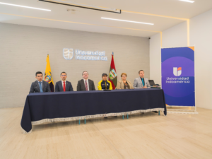 El viernes 18 de julio de 2025, en el auditorio del Campus Simón Bolívar de la Universidad Indoamérica, se llevó a cabo el acto oficial de lanzamiento de nuevas carreras universitarias, en un evento que congregó a autoridades académicas, invitados especiales, representantes de empresas privadas, unidades educativas, deportistas de élite y estudiantes.