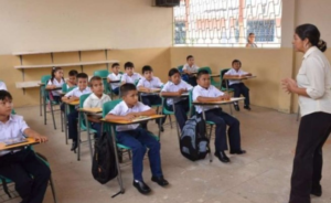 Tras el levantamiento oficial de la alerta de tsunami por parte del Instituto Oceanográfico de la Armada (Inocar), el Ministerio de Educación anunció que a partir del jueves 31 de julio de 2025 se retoman las clases presenciales en las zonas previamente afectadas por la medida preventiva.