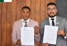 En el marco de la sesión solemne por los 81 años de cantonización, el alcalde de Chunchi, Frantz Joseph, firmó una serie de convenios y cartas de intención que marcarán el inicio de importantes proyectos destinados a fortalecer el desarrollo educativo, económico, de salud e infraestructura del cantón durante el 2025.