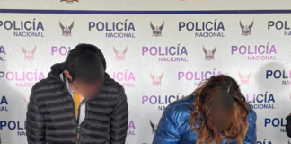 Mientras gran parte de la ciudad dormía, un operativo policial sacudía la madrugada ambateña. Eran las 04h30, cuando agentes de la Policía Judicial irrumpieron en una vivienda del sector Simón Bolívar, al sur de Ambato, con una orden clara: allanar un domicilio que, según investigaciones previas, servía como centro de acopio de armamento ilegal.