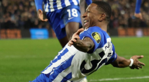 Pervis Estupiñán continúa entrenándose con el Brighton en plena pretemporada, los rumores en torno a su salida se han intensificado, aunque son varios los clubes que han sondeado su situación, es el AC Milan quien dio el primer paso formal para llevárselo.