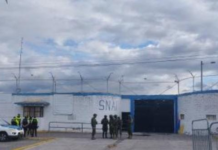 Los cuatro sospechosos del intento de asesinato de los hermanos Salcedo, ocurrido el 24 de junio de 2025, han sido trasladados a la prisión de máxima seguridad La Roca en Guayaquil. Este cambio, que responde a la gravedad del ataque dentro del Centro de Rehabilitación Social de Riobamba, ha desatado nuevas interrogantes sobre la seguridad en las cárceles del país. 