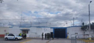 Los cuatro sospechosos del intento de asesinato de los hermanos Salcedo, ocurrido el 24 de junio de 2025, han sido trasladados a la prisión de máxima seguridad La Roca en Guayaquil. Este cambio, que responde a la gravedad del ataque dentro del Centro de Rehabilitación Social de Riobamba, ha desatado nuevas interrogantes sobre la seguridad en las cárceles del país. 
