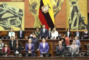La Asamblea Nacional aprobó una reforma sin precedentes a su normativa interna, con el objetivo de erradicar el nepotismo y blindar la institución contra prácticas que han minado históricamente la confianza ciudadana. Las modificaciones, impulsadas por el presidente del Parlamento, Niels Olsen, fueron avaladas por unanimidad por el Consejo de Administración Legislativa (CAL).
