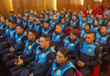 En una ceremonia solemne desarrollada en el Salón Pedro Vicente Maldonado, el alcalde de Riobamba, John Vinueza Salinas, oficializó la entrega de nombramientos permanentes a más de 60 Agentes de Control Municipal, consolidando así un paso significativo hacia el fortalecimiento institucional y la estabilidad laboral en el ámbito de la seguridad ciudadana.