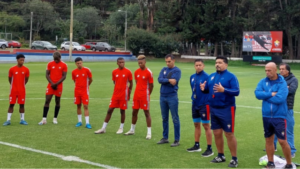 La situación deportiva del “Nacho” es crítica, con tres partidos consecutivos sin ganar y coqueteando con la zona baja de la tabla en la LigaPro, se suma ahora un conflicto institucional de fondo, los jugadores del primer plantel decidieron no presentarse a los entrenamientos en protesta por varios meses de sueldos adeudados.