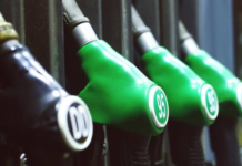 El secretario ejecutivo de la Cámara Nacional de Distribuidores de Derivados del Petróleo (Camddepe), Oswaldo Erazo, denunció el 22 de julio de 2025 que los distribuidores de combustible reciben menos gasolina extra en la terminal El Beaterio, que abastece a Quito.