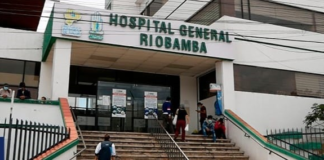 A pesar de las promesas y la reciente visita del presidente del Consejo Directivo del IESS, Edgar Lama, la realidad en el Hospital General del IESS en Riobamba sigue siendo alarmante, la falta de médicos desató un altercado entre pacientes y personal el 22 de julio, evidenciando que el sistema de salud pública en esta ciudad está al borde del colapso.