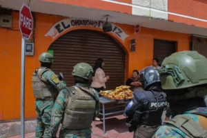 El pasado 23 de julio de 2025, un reconocido restaurante de hornado ubicado en el sector Letamendi, en la intersección de las calles Los Héroes y José Mires, fue clausurado por la Agencia Nacional de Regulación, Control y Vigilancia Sanitaria (Arcsa), tras detectar graves irregularidades en sus condiciones higiénico-sanitarias.