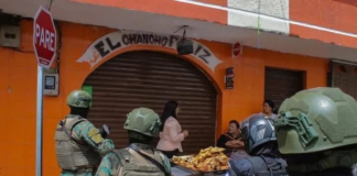 El pasado 23 de julio de 2025, un reconocido restaurante de hornado ubicado en el sector Letamendi, en la intersección de las calles Los Héroes y José Mires, fue clausurado por la Agencia Nacional de Regulación, Control y Vigilancia Sanitaria (Arcsa), tras detectar graves irregularidades en sus condiciones higiénico-sanitarias.