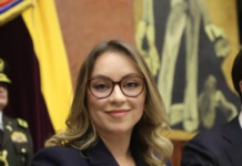 La Asamblea Nacional atraviesa un momento decisivo en materia de ética institucional. La legisladora por Chimborazo, Mishel Mancheno, propuso este martes en el Pleno, que se solicite formalmente la renuncia voluntaria del legislador Santiago Díaz, quien guarda prisión preventiva por estar involucrado en un proceso penal por presunta violación a una menor de 12 años.