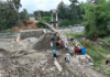 En un paso clave para fortalecer la conectividad rural y mejorar la calidad de vida de las comunidades más alejadas, la Prefectura de Bolívar, liderada por Aníbal Coronel, avanza con la instalación de un puente tipo Bailey de 45 metros sobre el río Suquibí, en el cantón Las Naves.