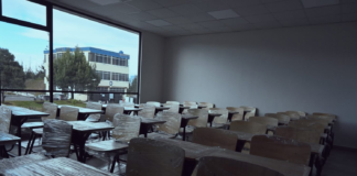 La Universidad Nacional de Chimborazo (UNACH) continúa consolidándose como una de las instituciones de educación superior más importantes del país. Esta vez, con la entrega final del nuevo edificio de la Facultad de Ingeniería, con la excelencia académica, la innovación tecnológica y el desarrollo de infraestructura al servicio de su comunidad universitaria.