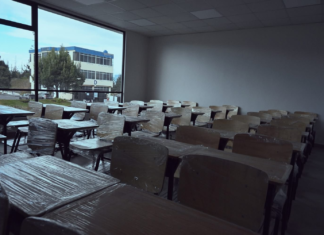 La Universidad Nacional de Chimborazo (UNACH) continúa consolidándose como una de las instituciones de educación superior más importantes del país. Esta vez, con la entrega final del nuevo edificio de la Facultad de Ingeniería, con la excelencia académica, la innovación tecnológica y el desarrollo de infraestructura al servicio de su comunidad universitaria.