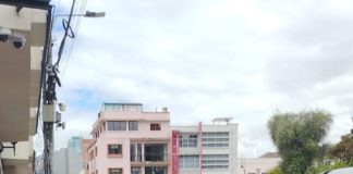 El Instituto Nacional de Estadística y Censos (INEC) reveló el 21 de julio, los datos más recientes sobre la pobreza en Ecuador. Según su informe, la tasa de pobreza por ingresos a nivel nacional se ubicó en 24 %, la cifra más baja desde diciembre de 2018. La pobreza extrema también experimentó una ligera reducción, situándose en 10,4 %, su nivel más bajo desde diciembre de 2019.