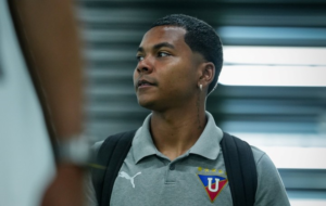 Bryan Ramírez, ha pasado de ser una promesa en el puesto de lateral izquierdo a consolidarse como una de las grandes figuras del campeonato ecuatoriano tras su conversión a extremo. Su rendimiento ha captado la atención de importantes clubes del exterior, que ya tocan la puerta con cifras millonarias en mano.