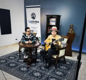 Desde Riobamba, el cantautor James EC ha lanzado su nuevo sencillo “¿Dónde Estás Clara?”, una obra visceral, honesta y de emociones contenidas que se potencia en cada riff de guitarra.