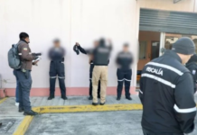 En cuatro provincias de Ecuador, la Fiscalía realizó operativos donde fueron detenidos miembros de la Policía Nacional involucrados en la venta ilícita de armas.