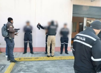 En cuatro provincias de Ecuador, la Fiscalía realizó operativos donde fueron detenidos miembros de la Policía Nacional involucrados en la venta ilícita de armas.