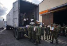 El Ejército Ecuatoriano, a través de la Brigada de Caballería Blindada N.º 11 "Galápagos", ha iniciado una operación humanitaria para trasladar asistencia a la provincia de Zamora Chinchipe, una de las regiones más afectadas por las emergencias recientes. La movilización de los recursos comenzó el 5 de julio de 2025, desde la Bodega Nacional Estratégica de Gestión de Riesgos en Riobamba.