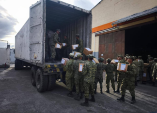 El Ejército Ecuatoriano, a través de la Brigada de Caballería Blindada N.º 11 "Galápagos", ha iniciado una operación humanitaria para trasladar asistencia a la provincia de Zamora Chinchipe, una de las regiones más afectadas por las emergencias recientes. La movilización de los recursos comenzó el 5 de julio de 2025, desde la Bodega Nacional Estratégica de Gestión de Riesgos en Riobamba.