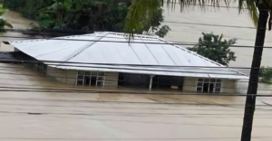 El Gobierno declaró este viernes 4 de julio de 2025 en emergencia a las provincias de Zamora Chinchipe y Napo, las dos más afectadas por las lluvias. Desde el lunes, las intensas precipitaciones dejan dos fallecidos y miles de afectados.