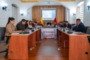 Riobamba tendrá un Bus Turístico Panorámico de dos pisos, una planificación que proyecta a la ciudad hacia una visión más moderna y dinámica del turismo. Esta noticia se concretó con la firma de una carta de compromiso entre el Gobierno Autónomo Descentralizado Municipal y la empresa Interángeles Tours Cía. Ltda.