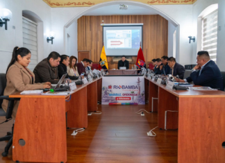 Riobamba tendrá un Bus Turístico Panorámico de dos pisos, una planificación que proyecta a la ciudad hacia una visión más moderna y dinámica del turismo. Esta noticia se concretó con la firma de una carta de compromiso entre el Gobierno Autónomo Descentralizado Municipal y la empresa Interángeles Tours Cía. Ltda.