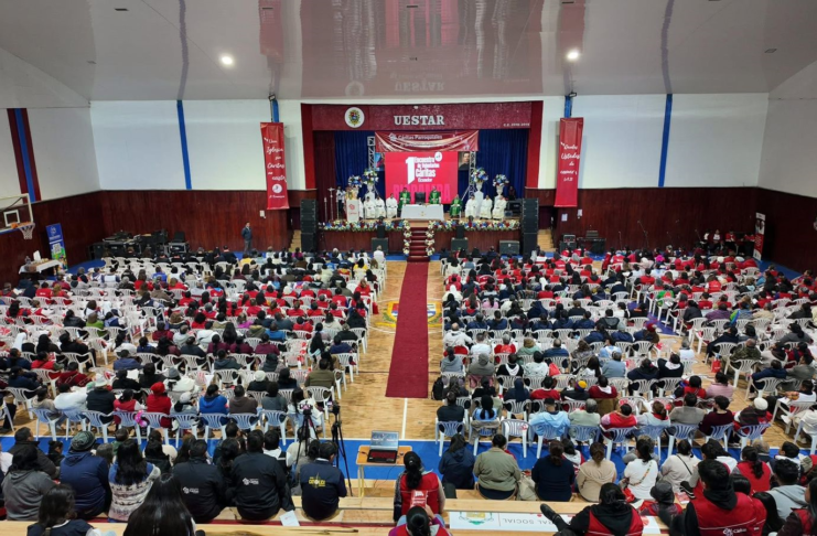 En un ambiente cargado de fe, alegría y compromiso solidario, el viernes 4 de julio se dio inicio al Primer Encuentro Nacional de Voluntarios de Cáritas Ecuador, que tuvo lugar en las instalaciones de la Unidad Educativa Santo Tomás Apóstol de Riobamba. El evento congregó a cerca de 800 voluntarios provenientes de diversas diócesis del país, bajo el lema “Peregrinos de la Fraternidad y la Esperanza”.