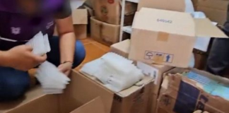 La Agencia Nacional de Regulación, Control y Vigilancia Sanitaria (ARCSA) emitió una alerta sanitaria a través de sus redes sociales sobre la detección del compuesto fluoruro de estaño en una crema dental comercializada en el país, luego de que se reportaron reacciones adversas en algunos usuarios.