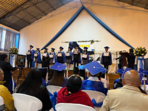 El 9 de julio, en horas de la mañana, la Unidad Educativa Isabel de Godín llevó a cabo la ceremonia de graduación de los estudiantes del Bachillerato Unificado con especialidad en Ciencias. El evento se desarrolló en las instalaciones de la institución y contó con la presencia de autoridades escolares, docentes, padres de familia, estudiantes y demás familiares.