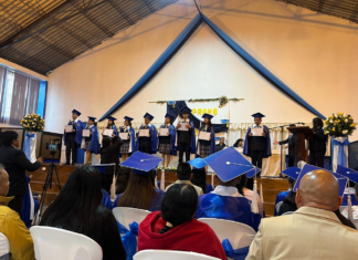 El 9 de julio, en horas de la mañana, la Unidad Educativa Isabel de Godín llevó a cabo la ceremonia de graduación de los estudiantes del Bachillerato Unificado con especialidad en Ciencias. El evento se desarrolló en las instalaciones de la institución y contó con la presencia de autoridades escolares, docentes, padres de familia, estudiantes y demás familiares.