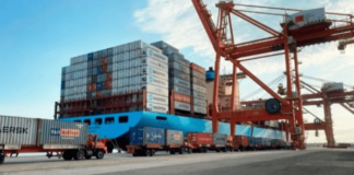 Las exportaciones ecuatorianas mantendrán, al menos por tres semanas más, la sobretasa arancelaria del 10 % impuesta desde abril de 2025 por el gobierno de Estados Unidos bajo la política de “aranceles recíprocos” anunciada por el presidente Donald Trump.