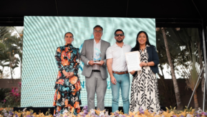 Arca Continental, grupo empresarial conformado por AC Bebidas, Tonicorp e Inalecsa, fue reconocido con el distintivo “Punto Azul”, otorgado por el Ministerio del Ambiente, Agua y Transición Ecológica (MAATE) y evaluado por la Agencia de Regulación y Control del Agua (ARCA).