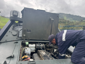 El Centro de Mantenimiento de la Brigada de Caballería Blindada N.° 11 “Galápagos”, con sede en Riobamba, fortalece su compromiso con las operaciones militares a nivel nacional al desplegar su equipo técnico móvil hacia sectores estratégicos donde se ejecutan misiones de seguridad y control territorial.