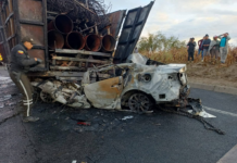Un destello de fuego marcó el inicio de una tragedia. A las 03h47 del 29 de julio, un grave siniestro vial sacudió la carretera E35, a la altura del sector El Chan, en el norte de Latacunga. Un automóvil chocó por alcance contra un camión cargado con chatarra y terminó envuelto en llamas.