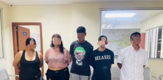 Un operativo exitoso contra el microtráfico permitió la aprehensión de cinco personas, incluido un menor de edad, en las orillas del río Chimbo, en el distrito Pallatanga – Cumandá, por presunta tenencia de sustancias sujetas a fiscalización, en un procedimiento realizado la noche del 30 de julio.