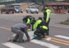 El 7 de julio trajo consigo una tragedia que ha conmocionado a la comunidad de Chacaza, en el cantón Guamote. Una mujer falleció tras ser atropellada por un bus de transporte interprovincial en el sector Vélez, cerca de la entrada a la hacienda Totorillas. La víctima, que recientemente había salido de una reunión en la que se discutían temas sobre el robo de ganado, fue arrollada mientras caminaba por la vía.