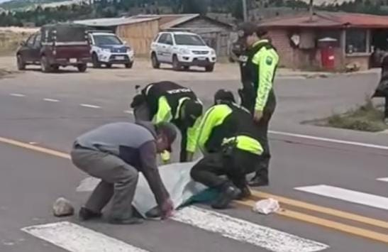 El 7 de julio trajo consigo una tragedia que ha conmocionado a la comunidad de Chacaza, en el cantón Guamote. Una mujer falleció tras ser atropellada por un bus de transporte interprovincial en el sector Vélez, cerca de la entrada a la hacienda Totorillas. La víctima, que recientemente había salido de una reunión en la que se discutían temas sobre el robo de ganado, fue arrollada mientras caminaba por la vía.