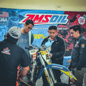 Con el objetivo de fortalecer los conocimientos técnicos en el sector de motorizados y contribuir al desarrollo profesional de quienes forman parte de esta industria, la empresa cuencana Motoralmor, representante de reconocidas marcas internacionales, trae a Riobamba la iniciativa Club Amigo Mecánico, promovida por su marca local MOXAL.
