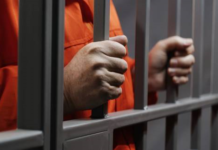 Lo que empezó como una noche de tragos entre conocidos, terminó con una apuñalada en el pecho, una víctima al borde de la muerte y un agresor tras las rejas. En Riobamba, el caso de Óscar Paúl P. E. ha llegado a su desenlace judicial: tres años y cuatro meses de prisión por intento de homicidio.