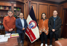 Arturo Rojas Sánchez, rector de la Universidad Estatal de Bolívar (UEB), recibió en su despacho a Carolina dos Santos Batista Bonini y Alfredo Bonini Neto, docentes e investigadores de la Universidad Estatal Paulista (UNESP) de Brasil, quienes visitan la institución como parte de una agenda de cooperación internacional.