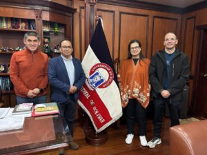 Arturo Rojas Sánchez, rector de la Universidad Estatal de Bolívar (UEB), recibió en su despacho a Carolina dos Santos Batista Bonini y Alfredo Bonini Neto, docentes e investigadores de la Universidad Estatal Paulista (UNESP) de Brasil, quienes visitan la institución como parte de una agenda de cooperación internacional.