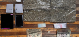 En una acción coordinada y estratégica, la Policía Nacional del Ecuador, a través de la Subzona Chimborazo, asestó un golpe significativo al tráfico ilícito de drogas en la provincia, tras la captura del ciudadano José S., señalado como presunto responsable de la comercialización de sustancias sujetas a fiscalización.