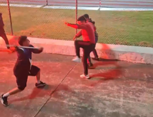 El violento episodio registrado durante el partido entre Centro Deportivo Olmedo y Liga Deportiva Universitaria, por los dieciseisavos de final de la Copa Ecuador, ha dejado un sabor amargo en el fútbol riobambeño.