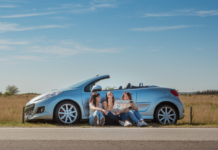 Las vacaciones de verano, entre julio y agosto, son sinónimo de desconexión, aventura y carretera. Los preparativos juegan un papel muy importante dentro de estos planes, en donde la seguridad vial es esencial. Si vas por tierra, la preparación del vehículo es prioritaria, así como la revisión de los neumáticos.