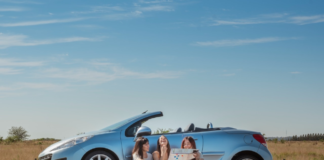 Las vacaciones de verano, entre julio y agosto, son sinónimo de desconexión, aventura y carretera. Los preparativos juegan un papel muy importante dentro de estos planes, en donde la seguridad vial es esencial. Si vas por tierra, la preparación del vehículo es prioritaria, así como la revisión de los neumáticos.