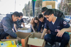 El viernes 25 de julio de 2025 se vivió una jornada de compromiso y solidaridad en la Universidad Nacional de Chimborazo (UNACH), cuando estudiantes de la carrera de Medicina llevaron a cabo una recolección de insumos con destino a la comunidad amazónica de Taisha, ubicada en la provincia de Morona Santiago.
