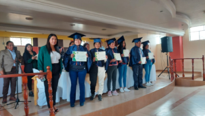 Con alegría, orgullo y una gran dosis de inspiración, más de 308 personas de todas las edades celebraron su incorporación tras haber culminado exitosamente el proceso de capacitación tecnológica impulsado por el proyecto “Guano Puede”, en la parroquia San Andrés.