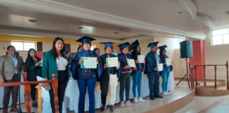 Con alegría, orgullo y una gran dosis de inspiración, más de 308 personas de todas las edades celebraron su incorporación tras haber culminado exitosamente el proceso de capacitación tecnológica impulsado por el proyecto “Guano Puede”, en la parroquia San Andrés.